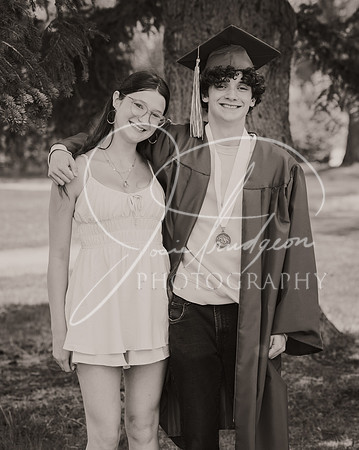 2025 Grads at the Park (158)