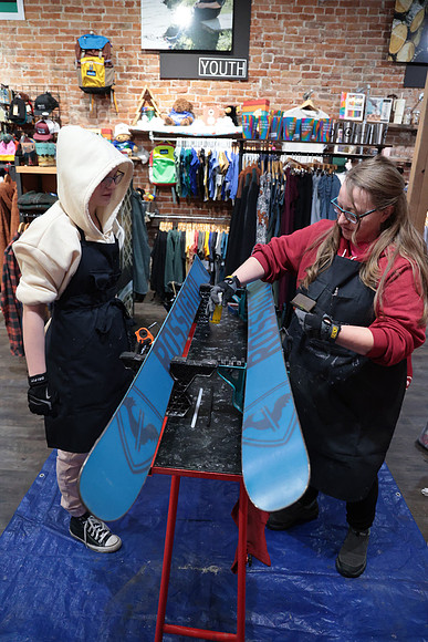 6 Ski Tune with Melissa (1)