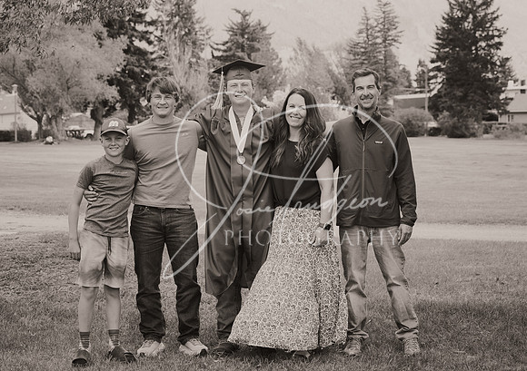 2025 Grads at the Park (310)