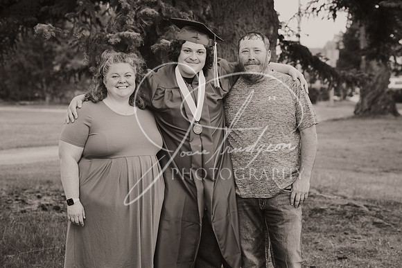 2025 Grads at the Park (210)