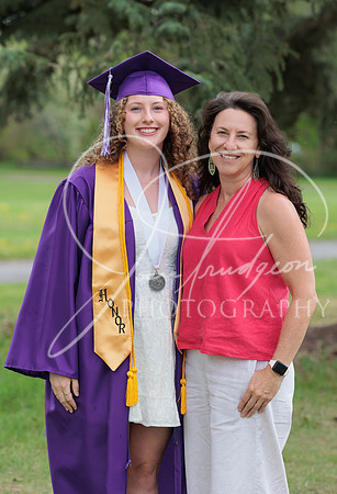 2025 Grads at the Park (431)