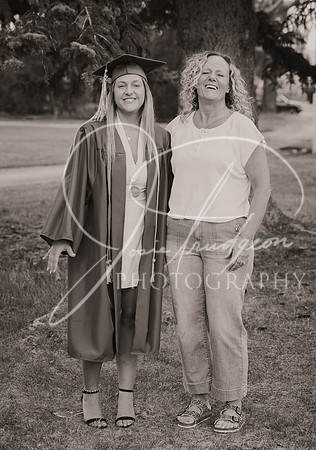 2025 Grads at the Park (116)