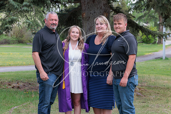 2025 Grads at the Park (270)