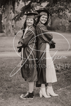 2025 Grads at the Park (490)