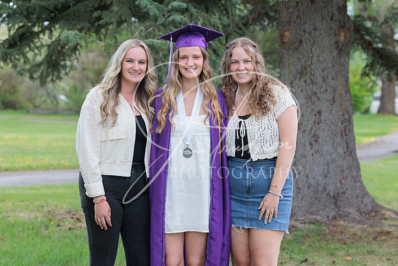 2025 Grads at the Park (389)